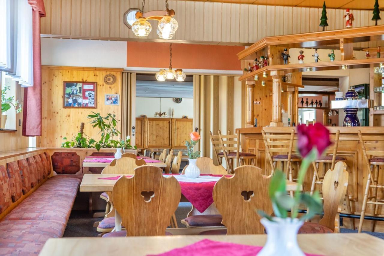 Hotel "Zum Einsiedler" Deutschneudorf Екстер'єр фото